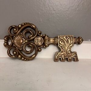 SYROCO Vintage 60s Gold Baroque Skeleton Key Wall Decor